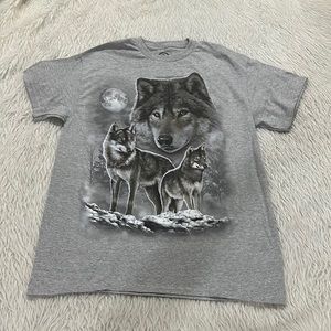 Women’s wolf pack gray t shirt size medium NEW